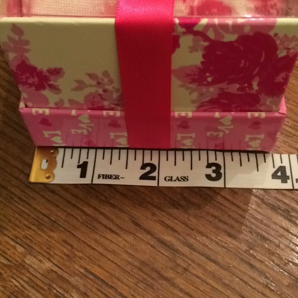 Women’s 2-Pack Socks Size 6-9 Love & Skulls - Picture 11 of 12